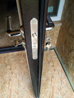 Цилиндровый замок (кп «Раздоры», Рублево-Успенское шоссе) Цилиндровый замок (кп «Раздоры», Рублево-Успенское шоссе)